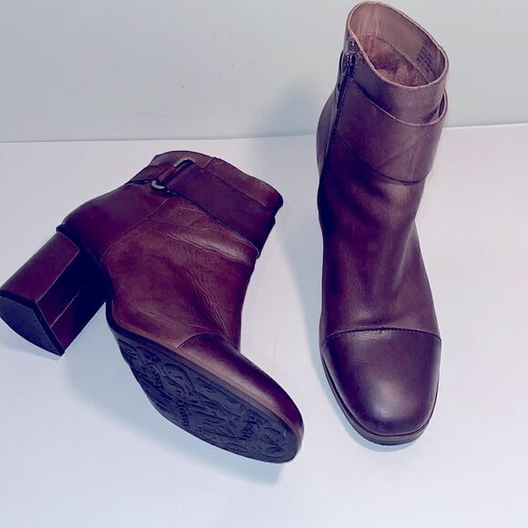 Korks brown two tone leather 3” heel boots - Picture 4 of 7